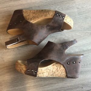Brown cork wedges